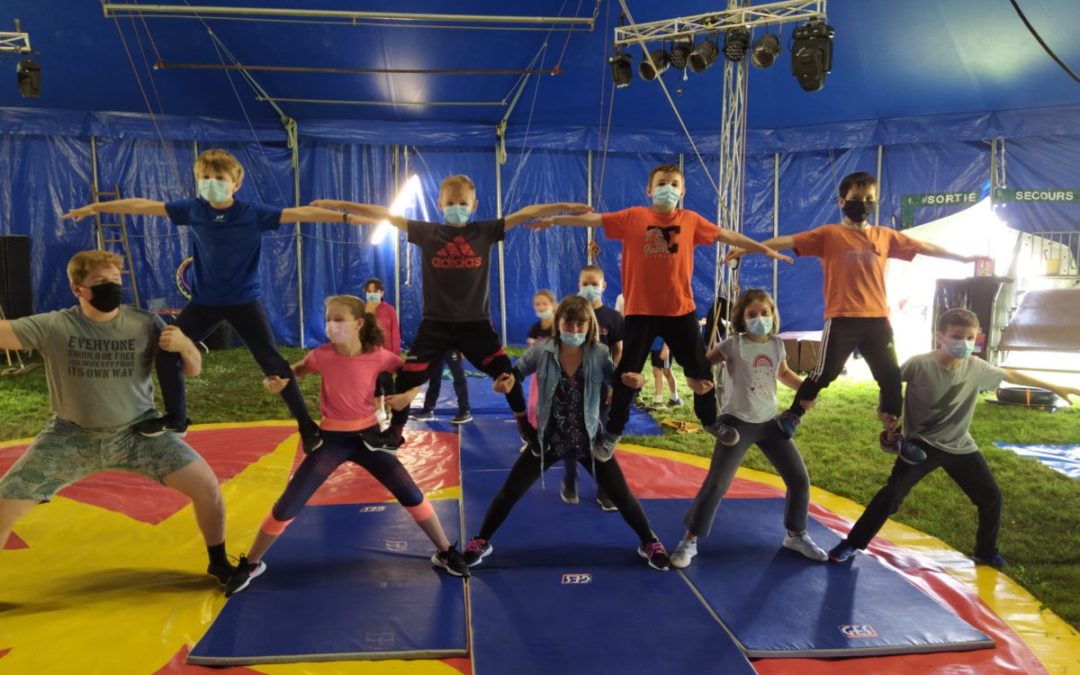 Le cirque Alexandro Klising s’installe à l’école pour deux semaines.